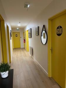 Hotels Cit'Hotel Le Chene Vert : photos des chambres