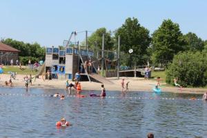 Stacaravan op 5 Sterren Vakantiepark De Kuilart Friesland aan het Meer met Zwembad 5P 237