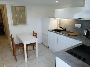 Appartements Appartement Aurore en rez de jardin avec parking gratuit : photos des chambres