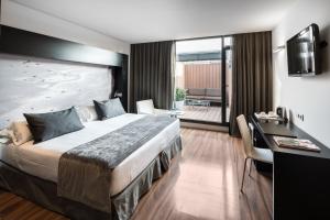 Superior Double or Twin Room with Terrace room in Catalonia Catedral