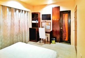 RedDoorz @ Jackie’s Hotel & Restaurant