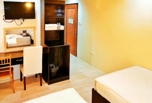 RedDoorz @ Jackie’s Hotel & Restaurant