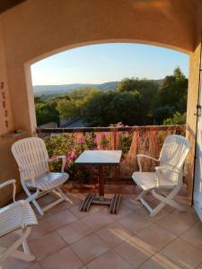 Maisons de vacances Maison de 3 chambres a Sartene a 400 m de la plage avec vue sur la mer jardin amenage et wifi : photos des chambres