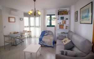 Apartamento con WiFi y parking a 50 metros de la playa Cargador - ALBERT VILLAS