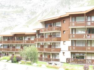 Studio cosy avec balcon au cœur de Val dIsère, proche pistes et commerces - FR-1-519-7