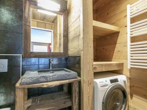 Appartement central Val dIsère, ski aux pieds, 2 chambres, Wifi - FR-1-519-31