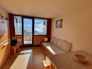 Studio idéalement situé au pied des pistes Les Menuires, 2 pers, balcon sud, parking gratuit - FR-1-178-355