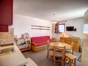 Appartement 3 pièces, ski aux pieds, balcon, idéal pour 5 pers. - FR-1-178-358