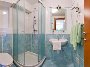 Studio apartment in Brela with a sea view, terrace, air conditioning, WiFi 201-3