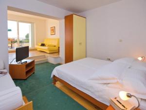 Studio apartment in Brela with a sea view, terrace, air conditioning, WiFi 201-4