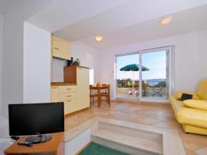 Studio apartment in Brela with a sea view, terrace, air conditioning, WiFi 201-4