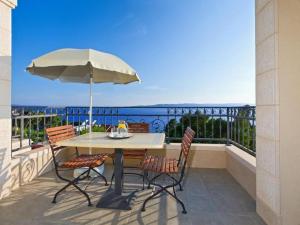 Studio apartment in Brela with a sea view, terrace, air conditioning, WiFi 201-9