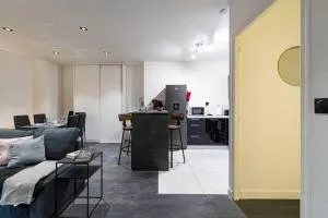 Black and White cosy - Donchery