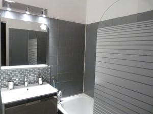 Beau 2P rénové, ski aux pieds, 5 pers, wifi - FR-1-178-127