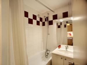 2 pièces rénové, 4 pers, sud, ski aux pieds, parking gratuit - FR-1-178-181