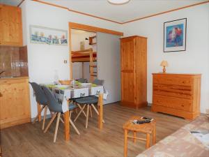 Studio cabine 4 pers aux Menuires, ski aux pieds, balcon, parking gratuit, commerces à proximité - FR-1-178-293
