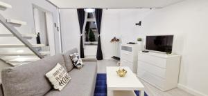 Keleti pályaudvar Train station-Home