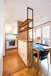 Ochota Artistic Space Apartment by BookingHost