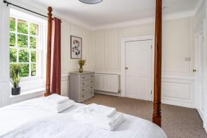 2 Stunning Grade 1 listed Apartments Sleeps 14