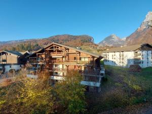 Studio chaleureux avec balcon au centre de Samoëns - FR-1-624-83