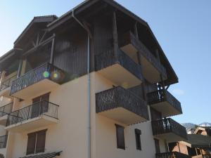 Bel Appartement Central avec Terrasse en Plein Cœur de Samoëns - FR-1-624-19