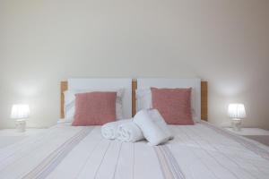 Buarcos Sunset Apartment by Rent4All