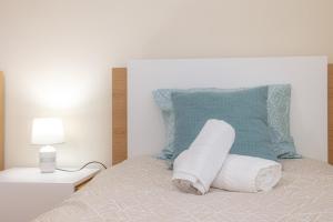 Buarcos Sunset Apartment by Rent4All