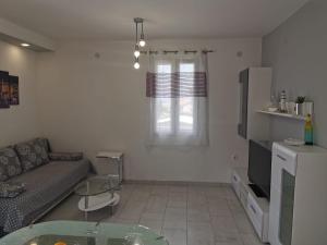 Holiday House Rasopasno