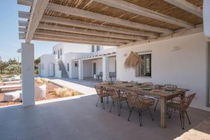 Villa KLAR, on the Outskirts of Naousa , Paros