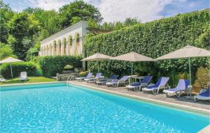 Maisons de vacances Beautiful Home In St Martin Des Combes With 6 Bedrooms, Heated Swimming Pool And Wifi : photos des chambres