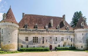 Maisons de vacances Beautiful Home In St Martin Des Combes With 6 Bedrooms, Heated Swimming Pool And Wifi : photos des chambres