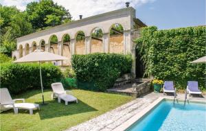 Maisons de vacances Beautiful Home In St Martin Des Combes With 6 Bedrooms, Heated Swimming Pool And Wifi : photos des chambres