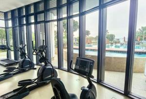 Almas Suites Modern Studio Netflix 100mbps By STAY