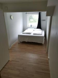Big, spacious apartment with free parking