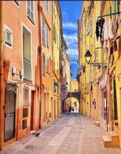 Sablettes Beach-plage-vue mer-centre ville