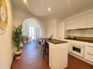 Sablettes Beach-plage-vue mer-centre ville