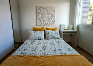 Sejours chez l'habitant Private room in renovated apartment - Tram 1 min walk : photos des chambres