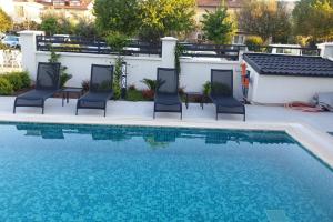 merkezde 8 kişilik yerden ısıtmalı villa