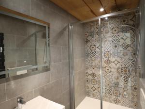 Appartement cosy au vieux village avec parking, proche des pistes et télécabines - FR-1-623-118