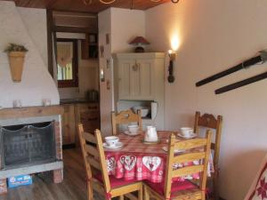 Appartement cosy, proche des pistes, stationnement, balcon, TV, et équipement cuisine complet - FR-1-623-167