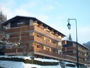 Bel Appartement aux Gets - Proche des Pistes avec Balcon et Parking - FR-1-623-203