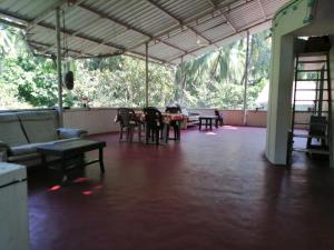 Acharekars Home stay - Adorable AC and Non AC Rooms with free Wi-Fi