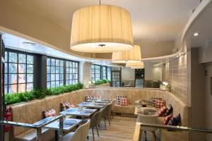 Catalonia Castellnou - Есплуґес-де-Льобреґат