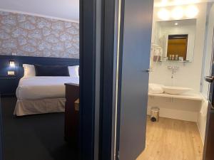 Hotels Le Pergolese Paris Champs Elysees : photos des chambres