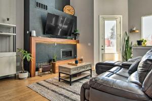 Modern Townhome Rental 1 Mi to Downtown Denver!