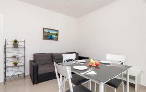 1 Bedroom Lovely Apartment In Vlasici