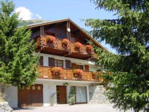 Appartement 2 pièces avec parking, proche commerces et télécabine - FR-1-464-146