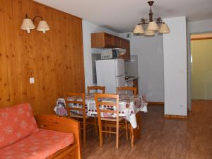Appartement cosy avec balcon et parking couvert à proximité centre - FR-1-464-165