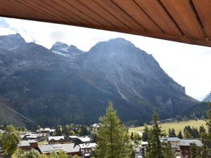 Appartement 4 pièces ensoleillé, balcon sud, près du téléphérique - FR-1-464-193
