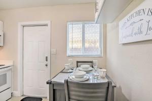 Fort Lauderdale Apt Near Beaches and Shopping!